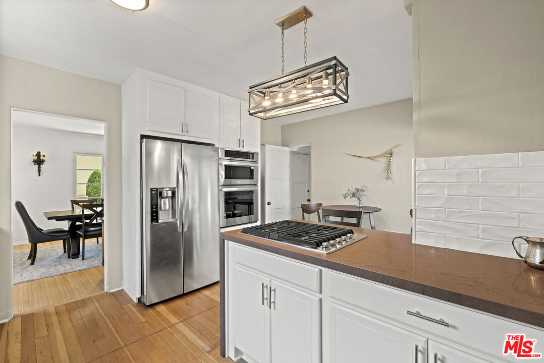160 S Poinsettia Pl