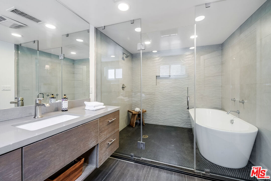 3544 Laurel Canyon Blvd