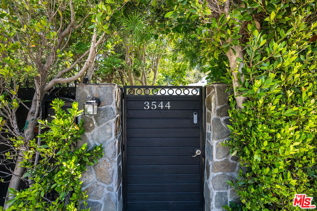 3544 Laurel Canyon Blvd