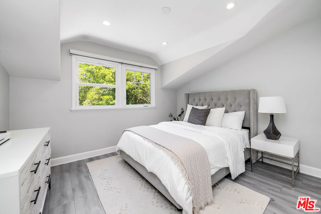 3544 Laurel Canyon Blvd