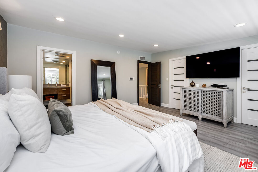 3544 Laurel Canyon Blvd