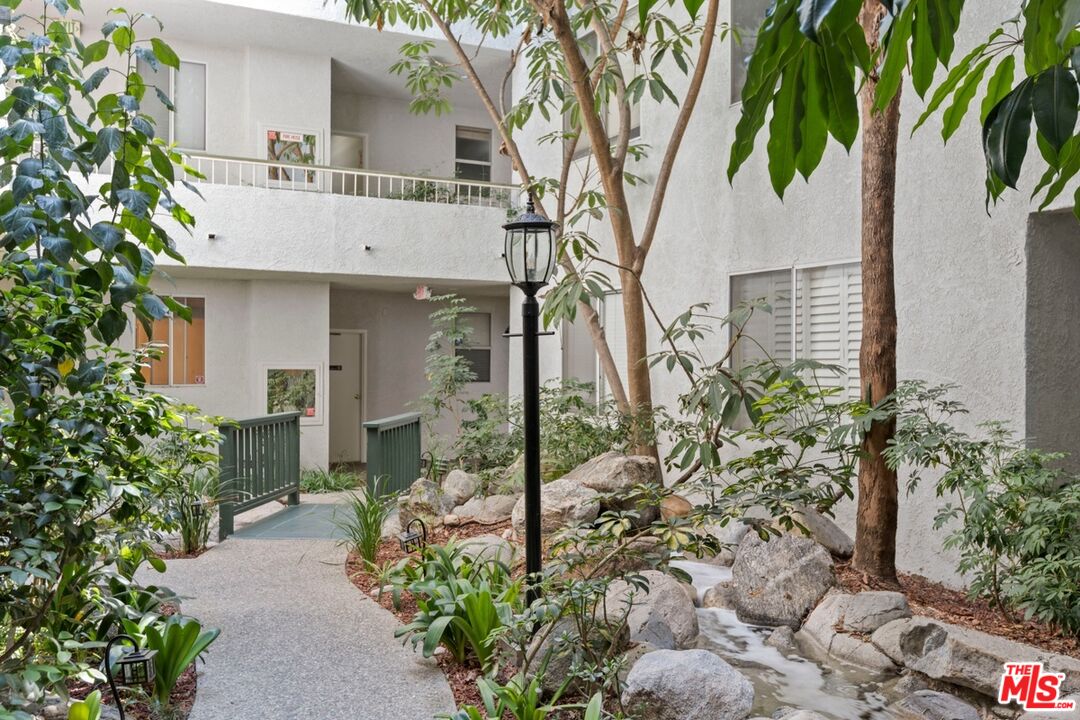 1375 Kelton Ave Unit: 108