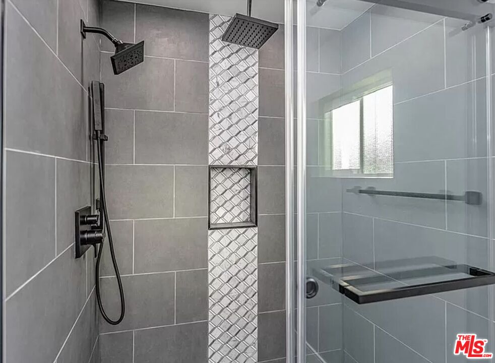 1947 N Vista Del Mar Ave