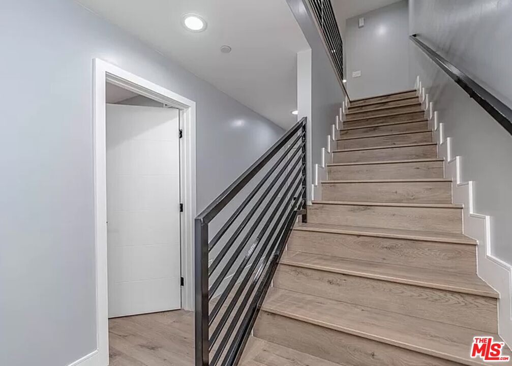 1947 N Vista Del Mar Ave