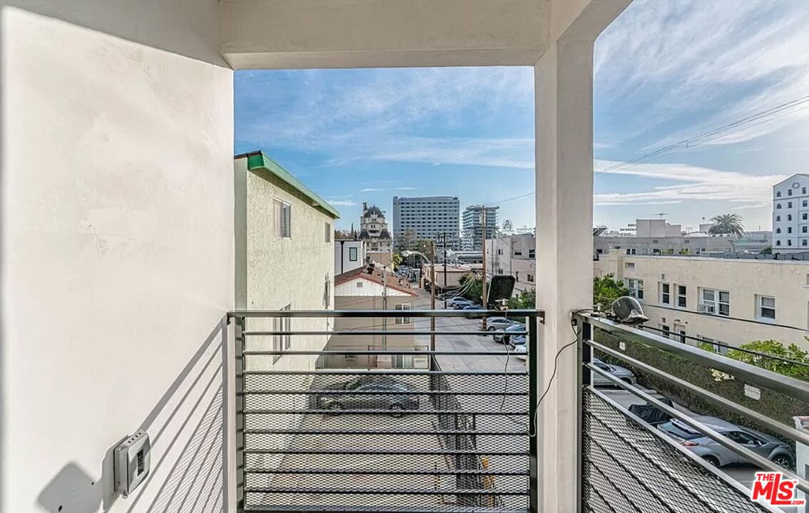 1947 N Vista Del Mar Ave