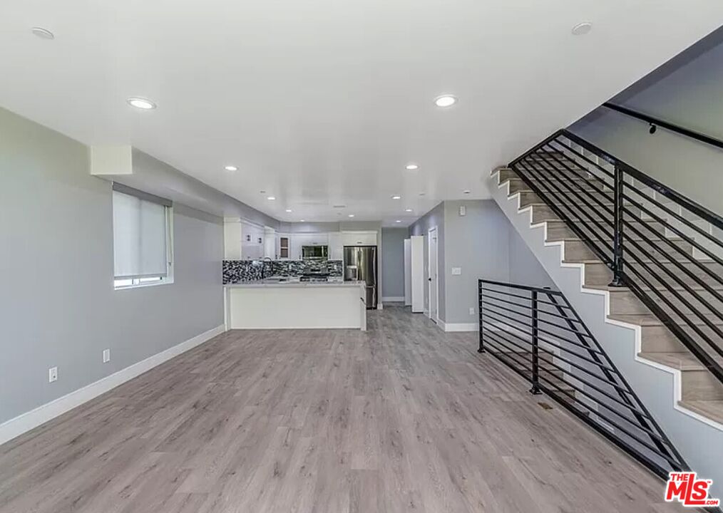 1947 N Vista Del Mar Ave