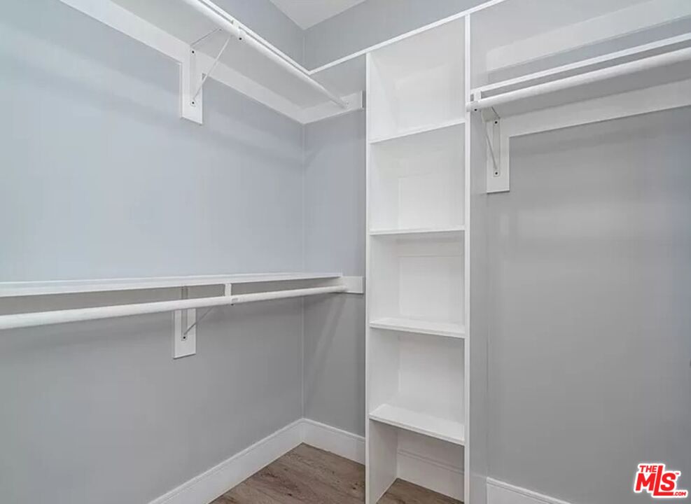 1947 N Vista Del Mar Ave