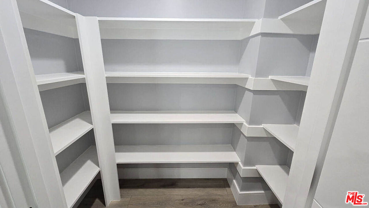 1947 N Vista Del Mar Ave