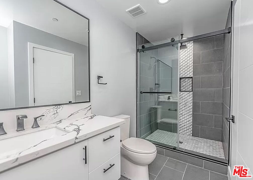 1947 N Vista Del Mar Ave