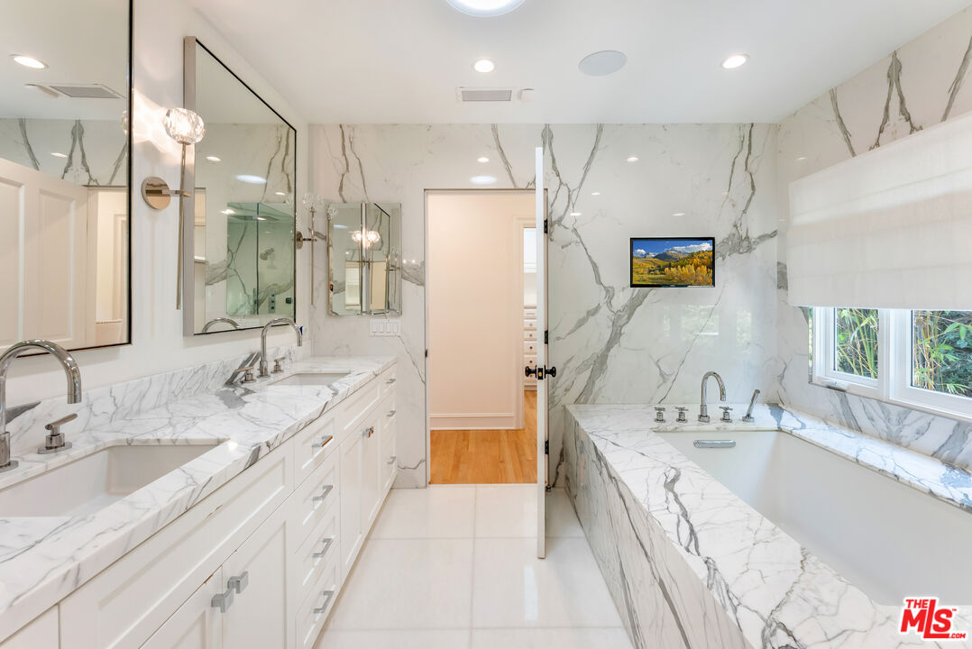 797 Amalfi Dr