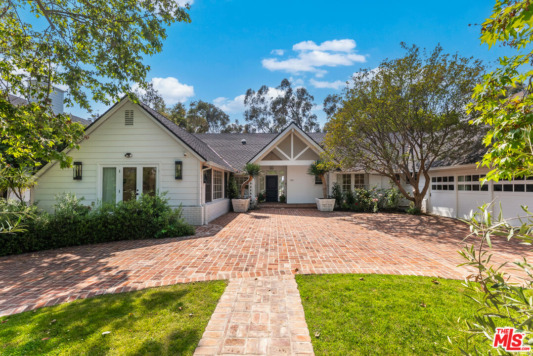 797 Amalfi Dr