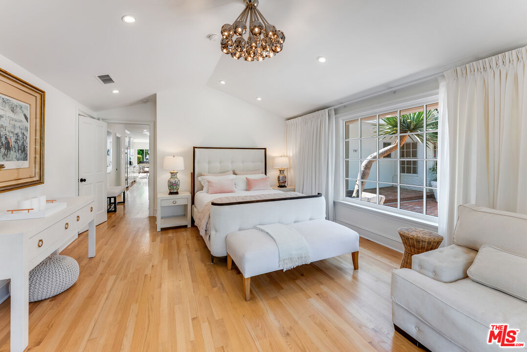797 Amalfi Dr