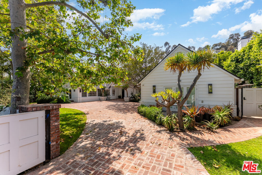 797 Amalfi Dr