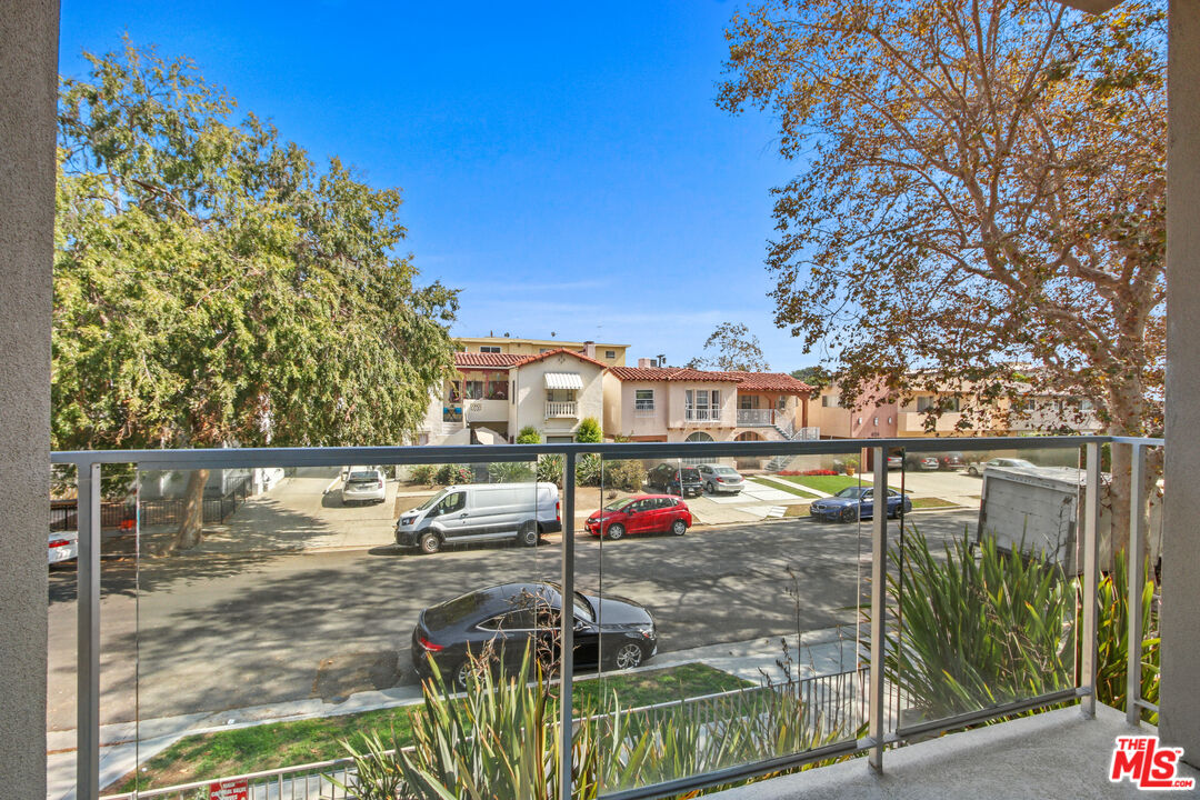 819 HOLT AVE Unit: 200
