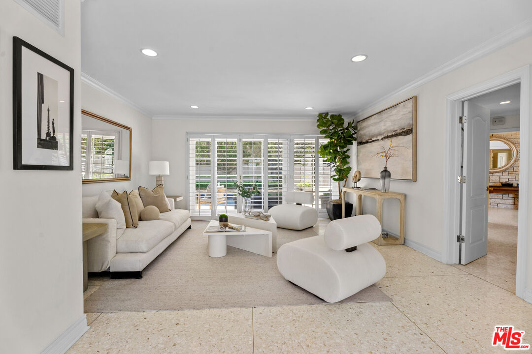 1743 Stone Canyon Rd