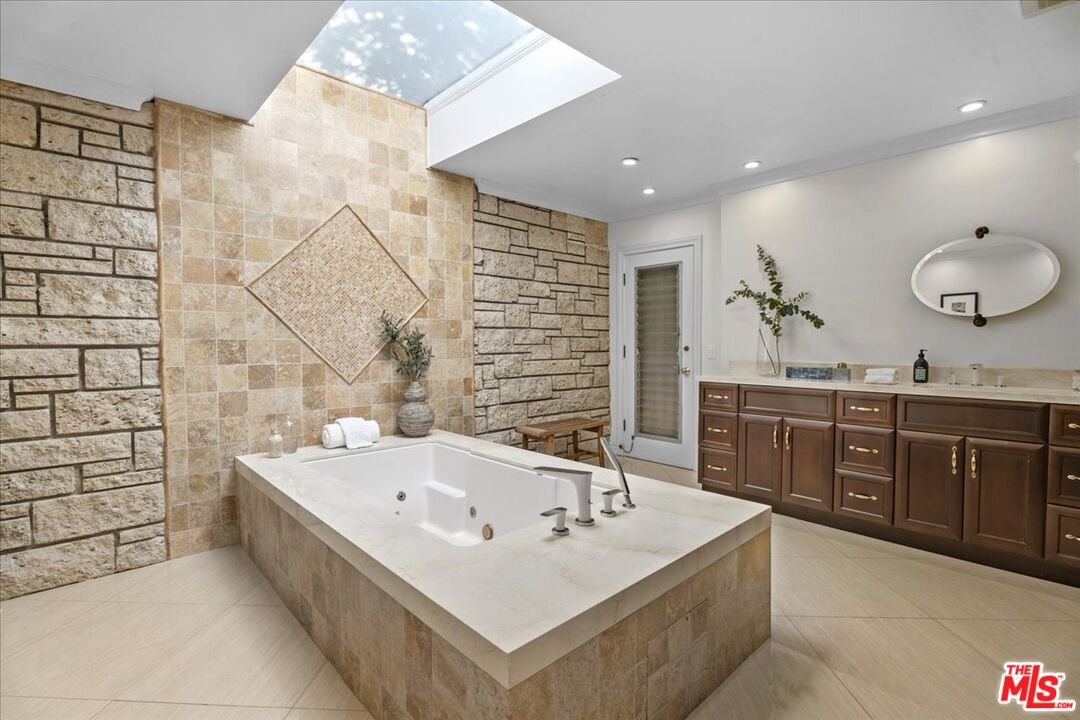 1743 Stone Canyon Rd