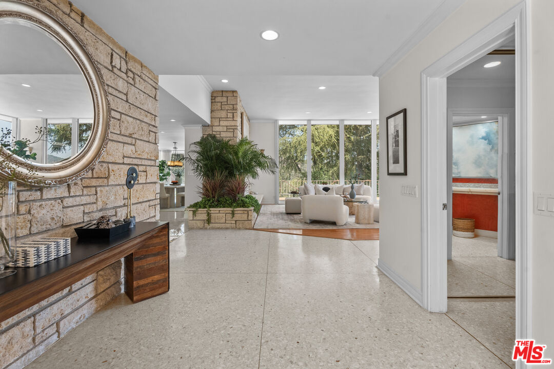 1743 Stone Canyon Rd