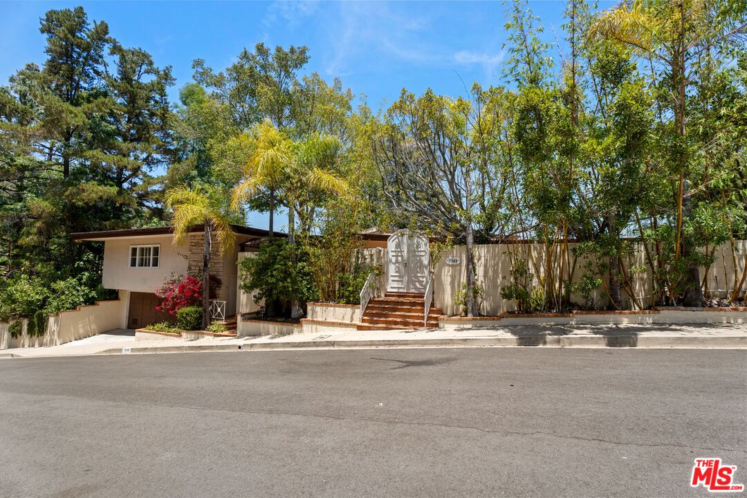 1743 Stone Canyon Rd