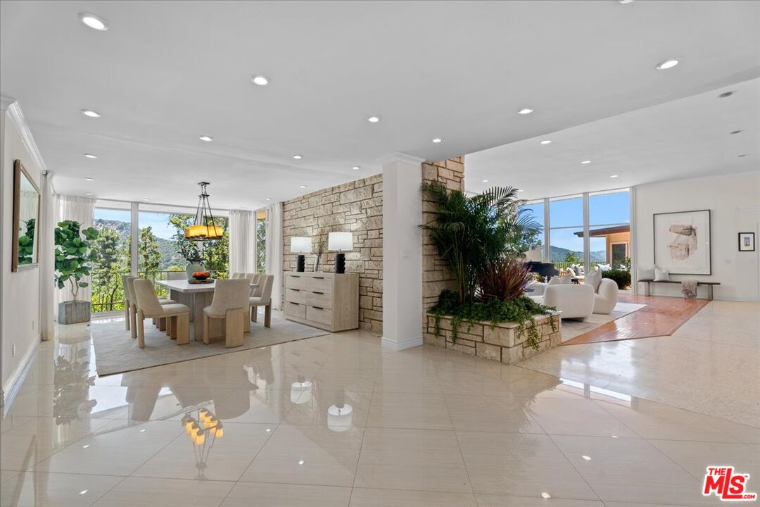 1743 Stone Canyon Rd