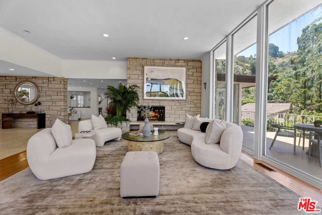 1743 Stone Canyon Rd