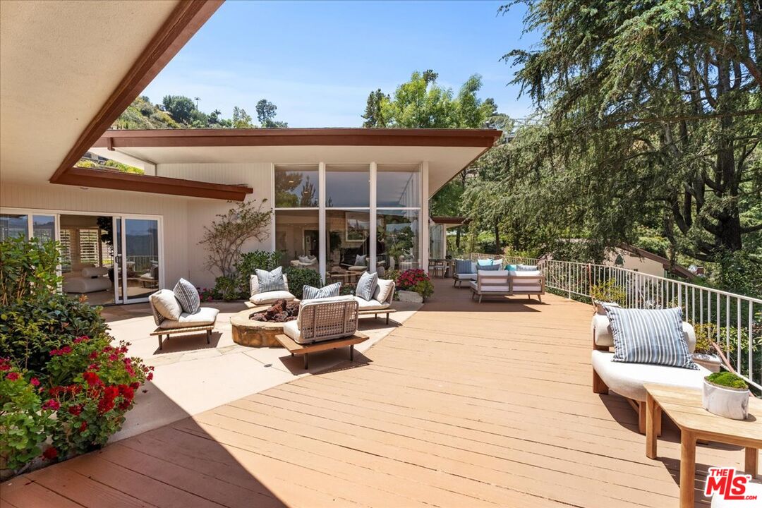 1743 Stone Canyon Rd