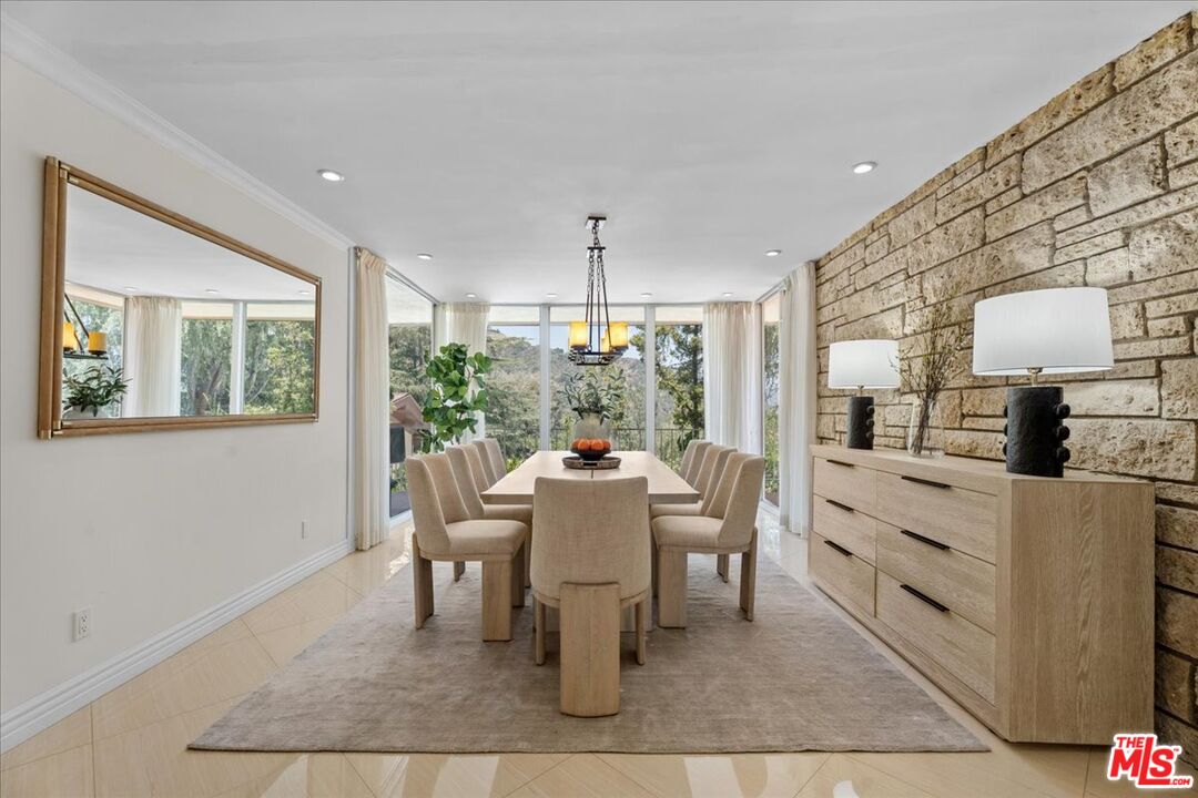 1743 Stone Canyon Rd