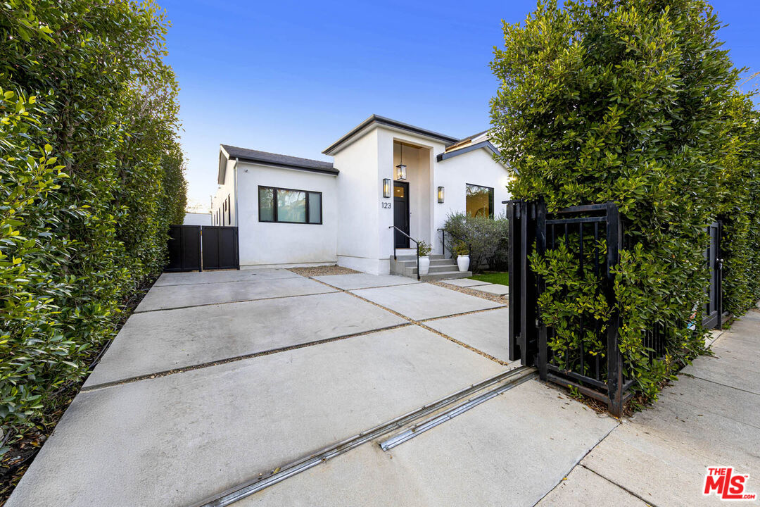 123 S Kilkea Dr