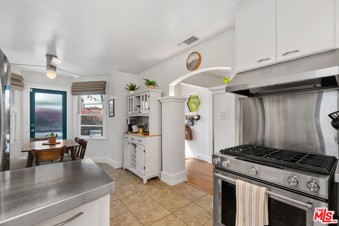 1216 Elm St
