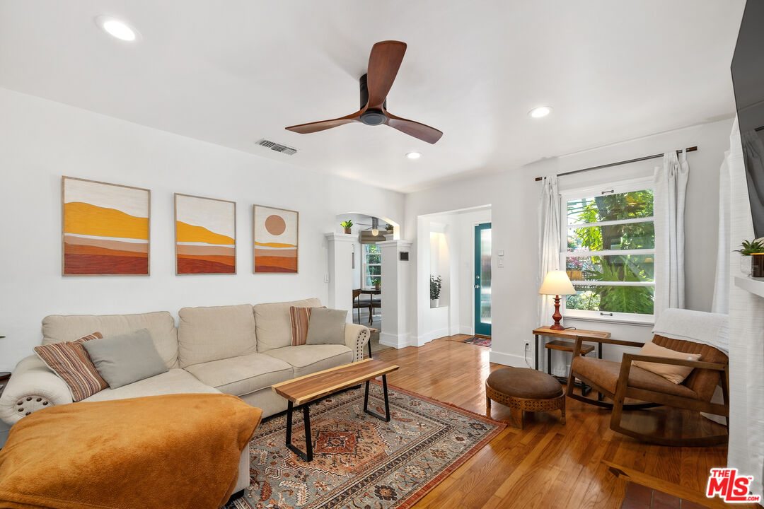 1216 Elm St