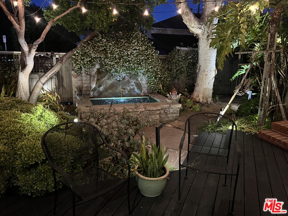 1216 Elm St