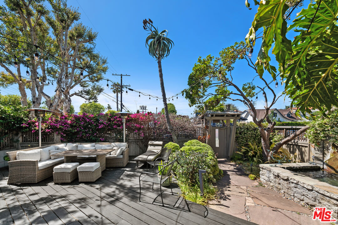 1216 Elm St