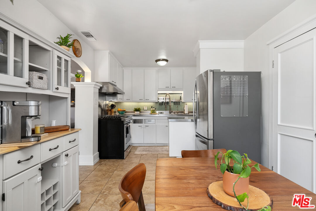 1216 Elm St