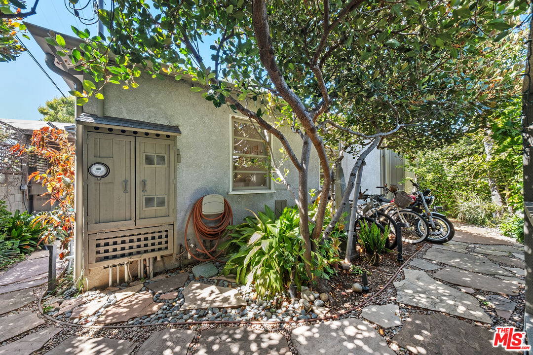 1216 Elm St
