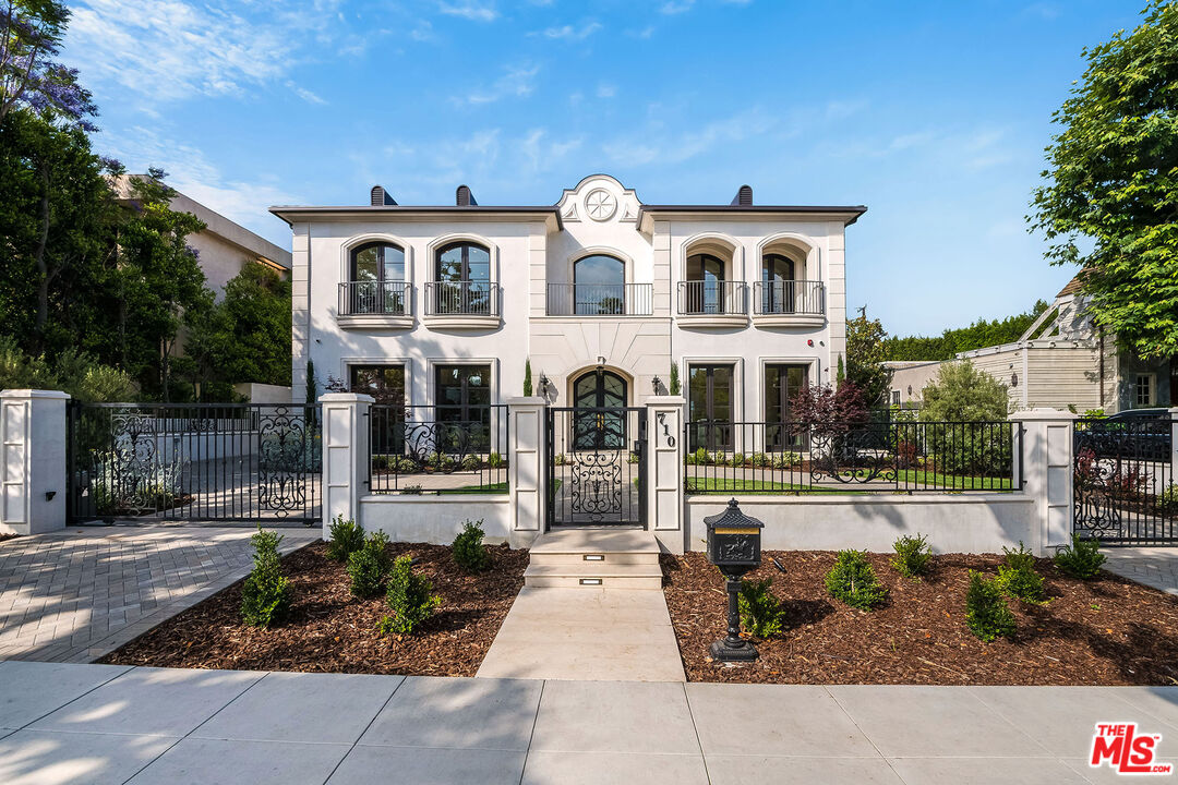 710 N Camden Dr