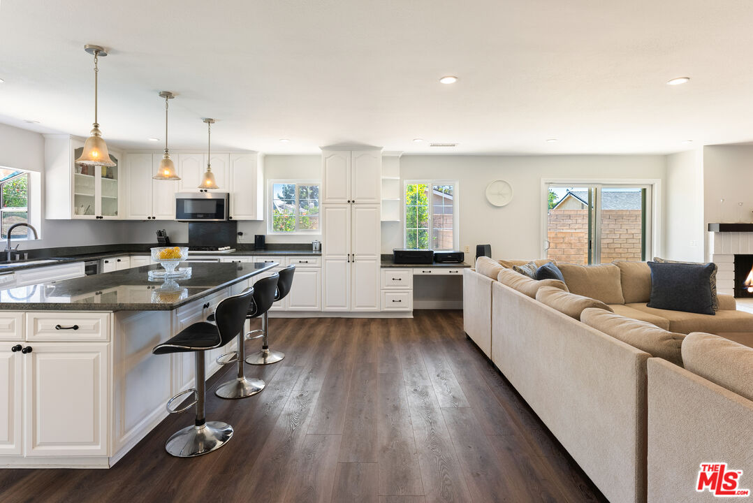 7724 Justin Ct