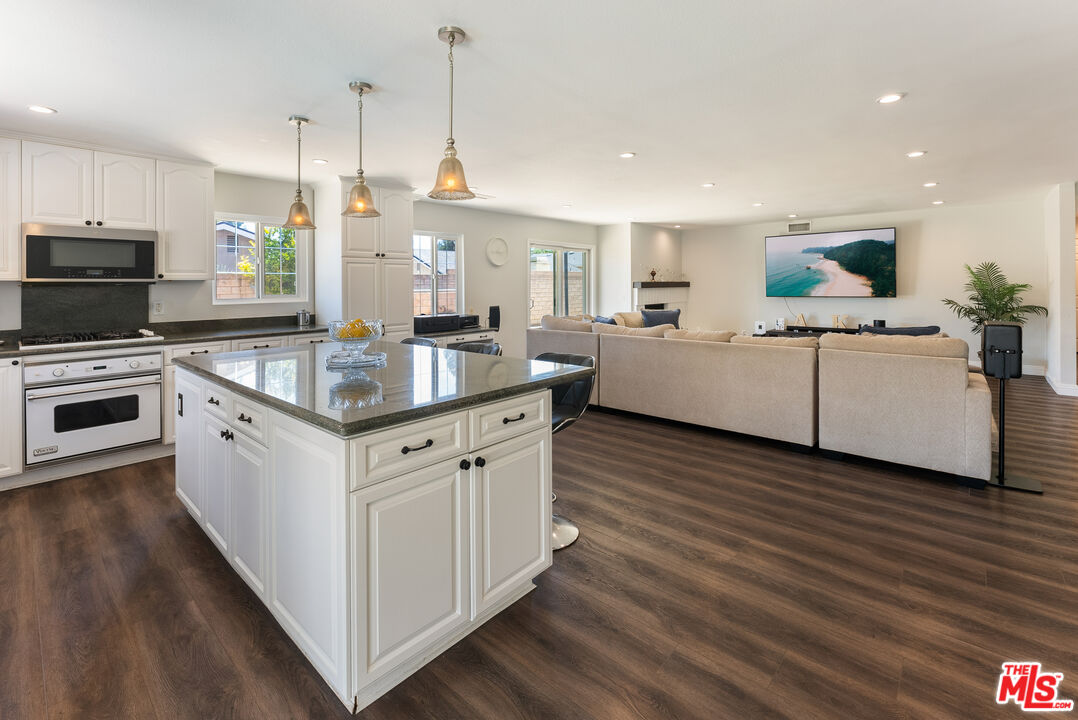 7724 Justin Ct