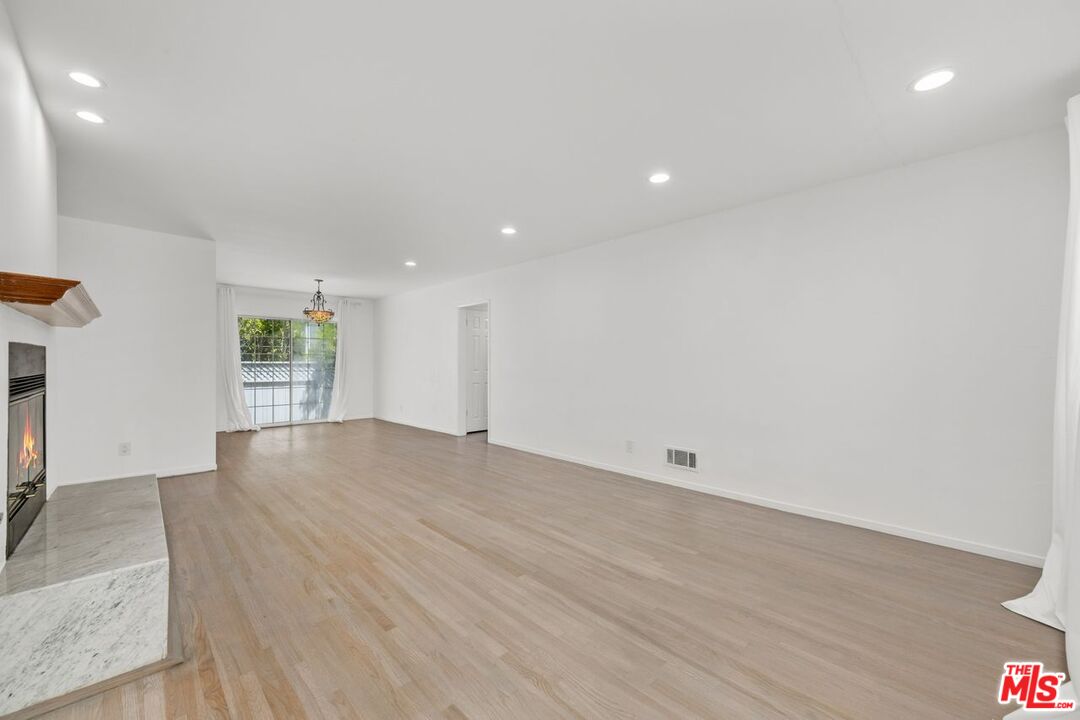4442 Saint Clair Ave