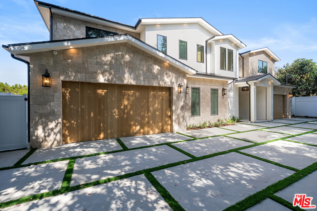 5036 Woodley Ave