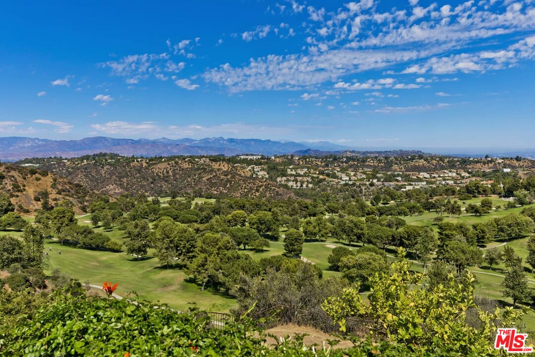 2322 Canyonback Rd