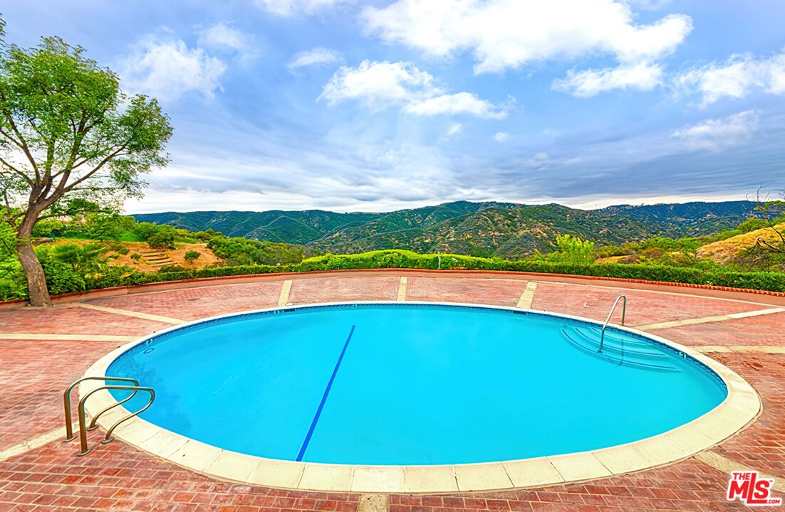 2322 Canyonback Rd