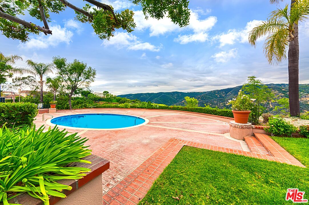2322 Canyonback Rd