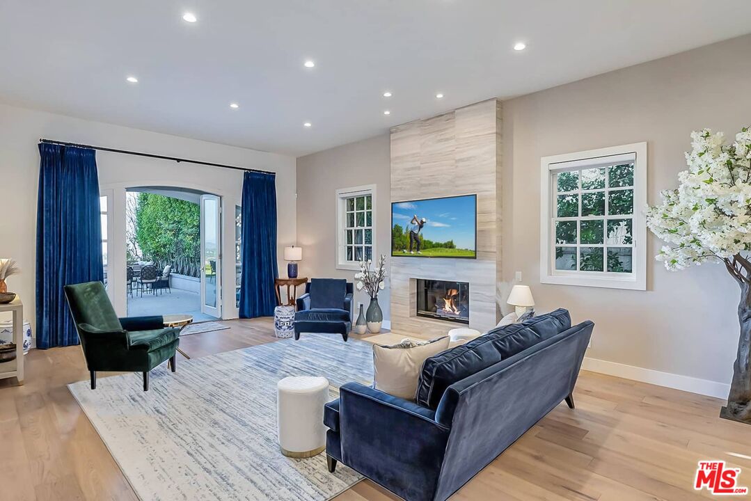 2322 Canyonback Rd