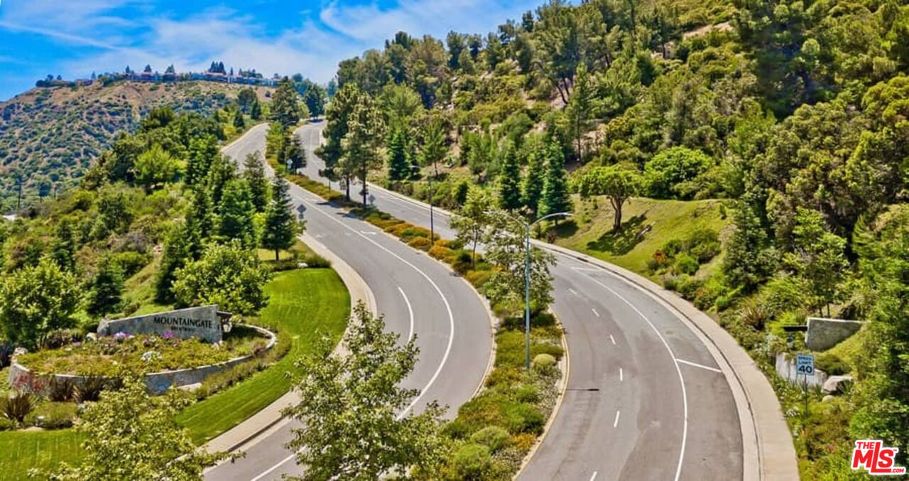 2322 Canyonback Rd