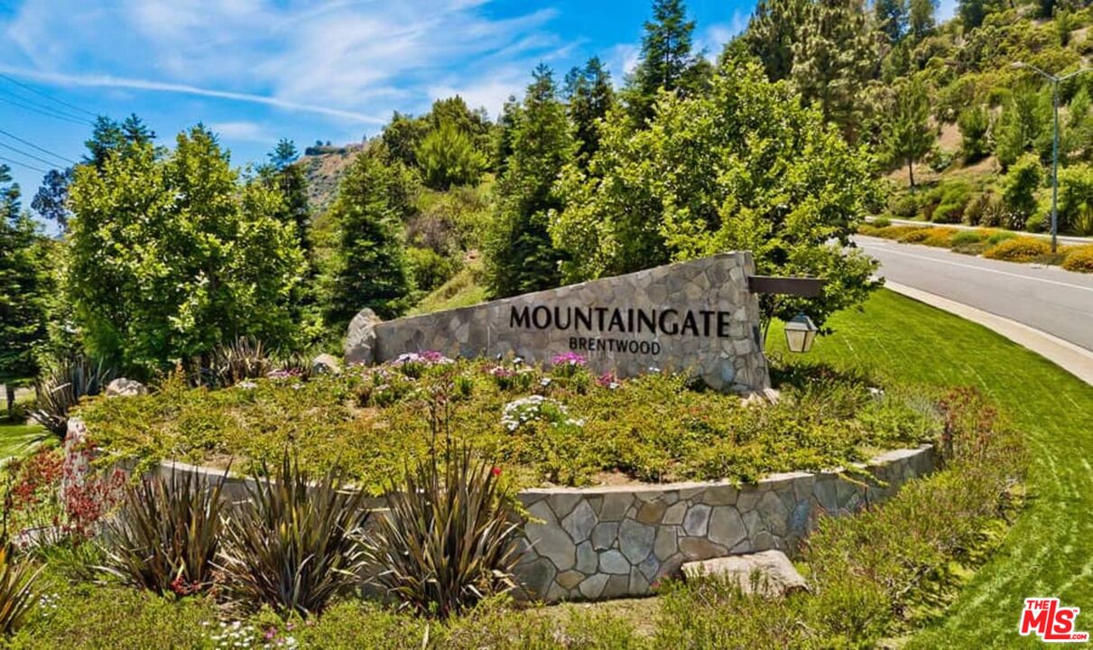 2322 Canyonback Rd