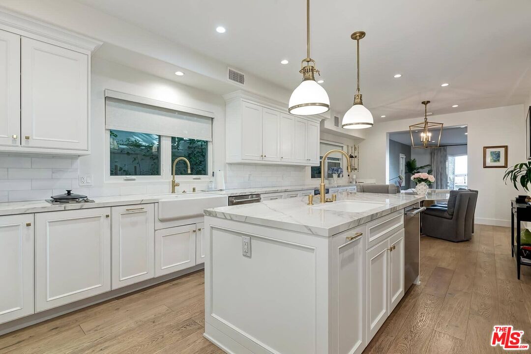 2322 Canyonback Rd