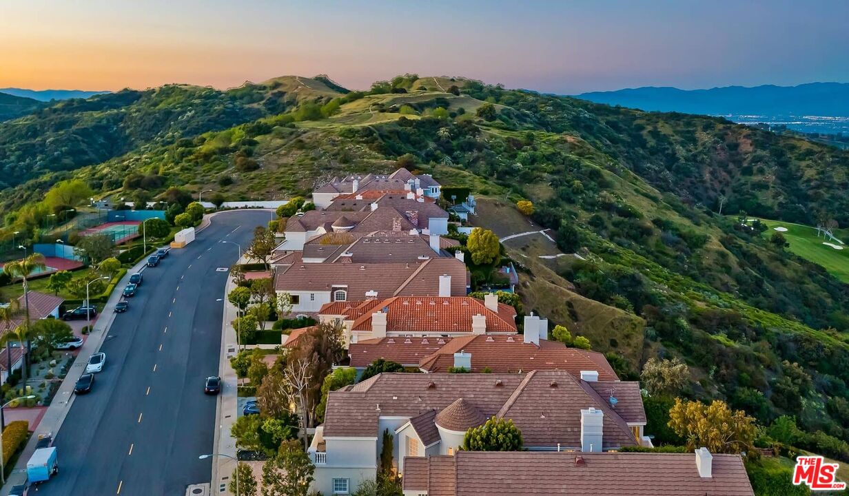 2322 Canyonback Rd