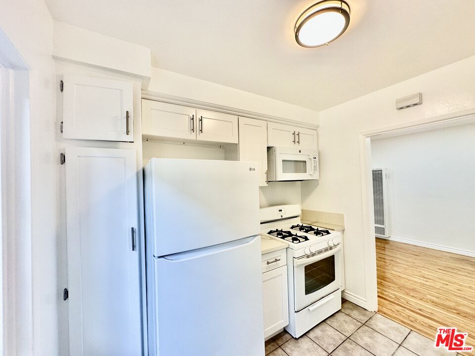 1108 S Sherbourne Dr Unit: 1