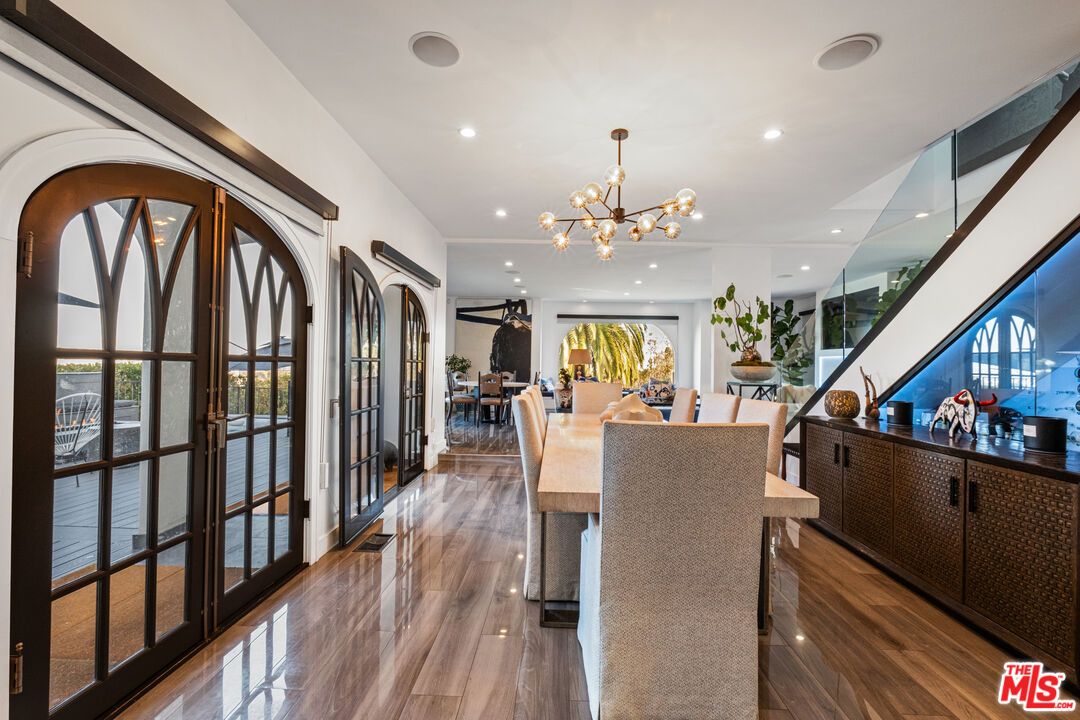 6801 Iris Cir