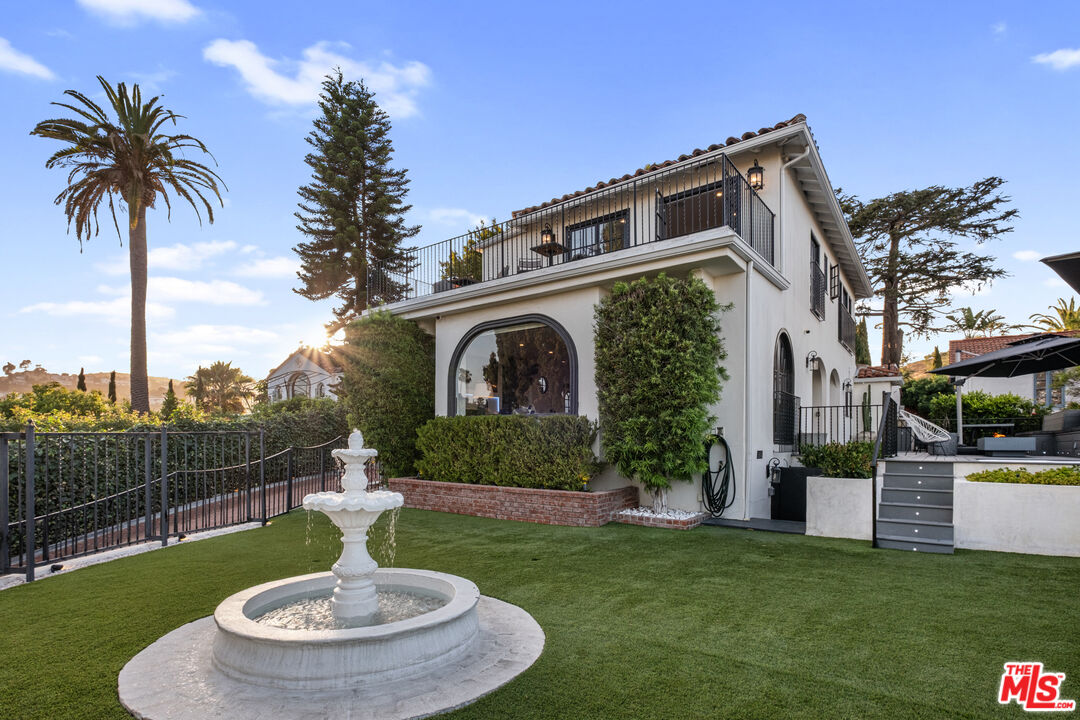 6801 Iris Cir