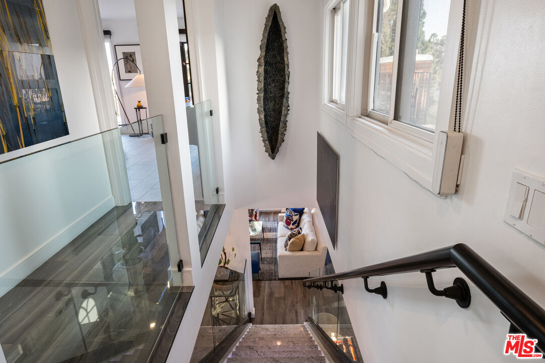 6801 Iris Cir